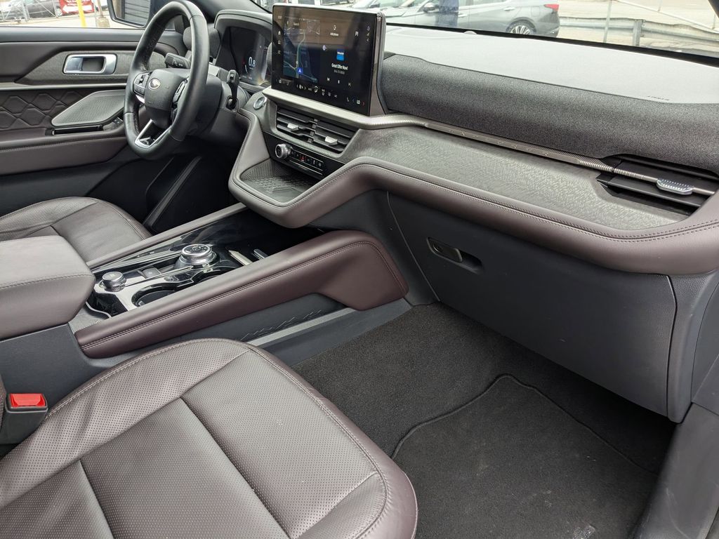 Thumbnail: 2025 Ford Explorer - 33