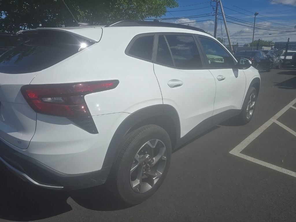 Thumbnail: 2025 Chevrolet Trax - 4