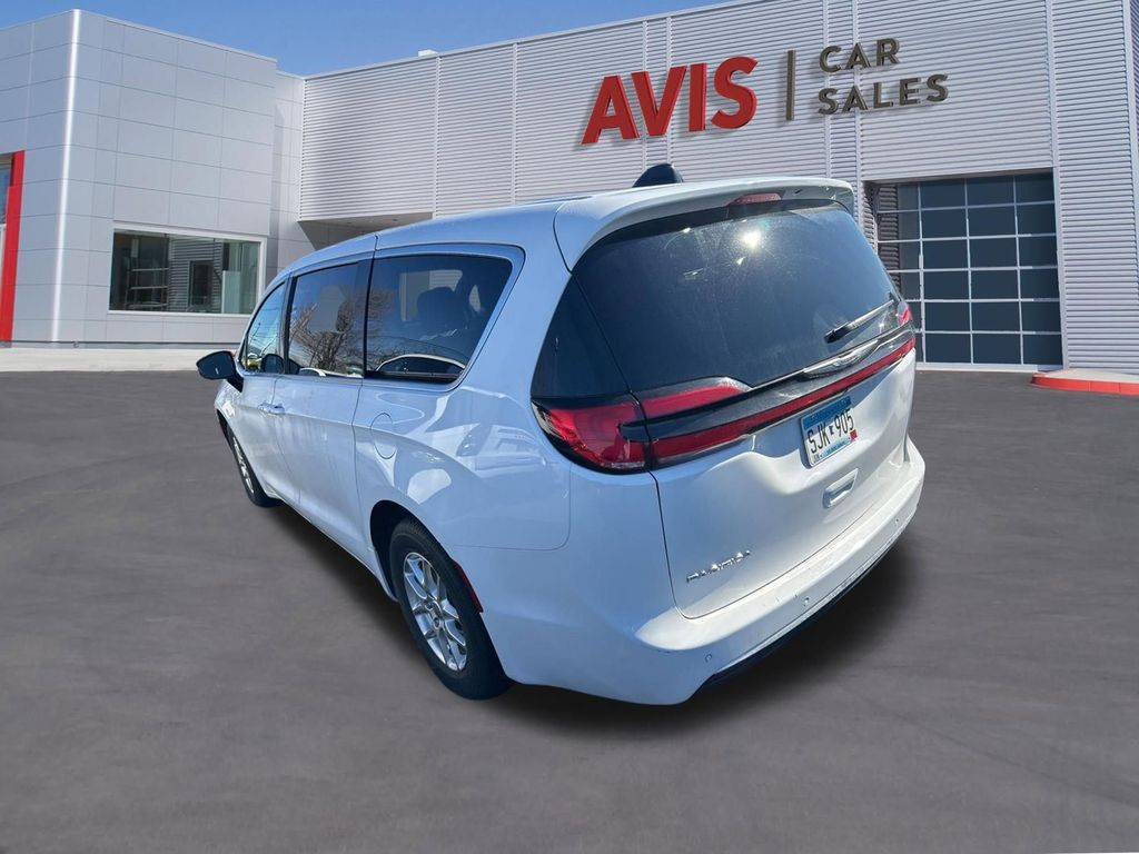 Thumbnail: 2025 Chrysler Pacifica - 5