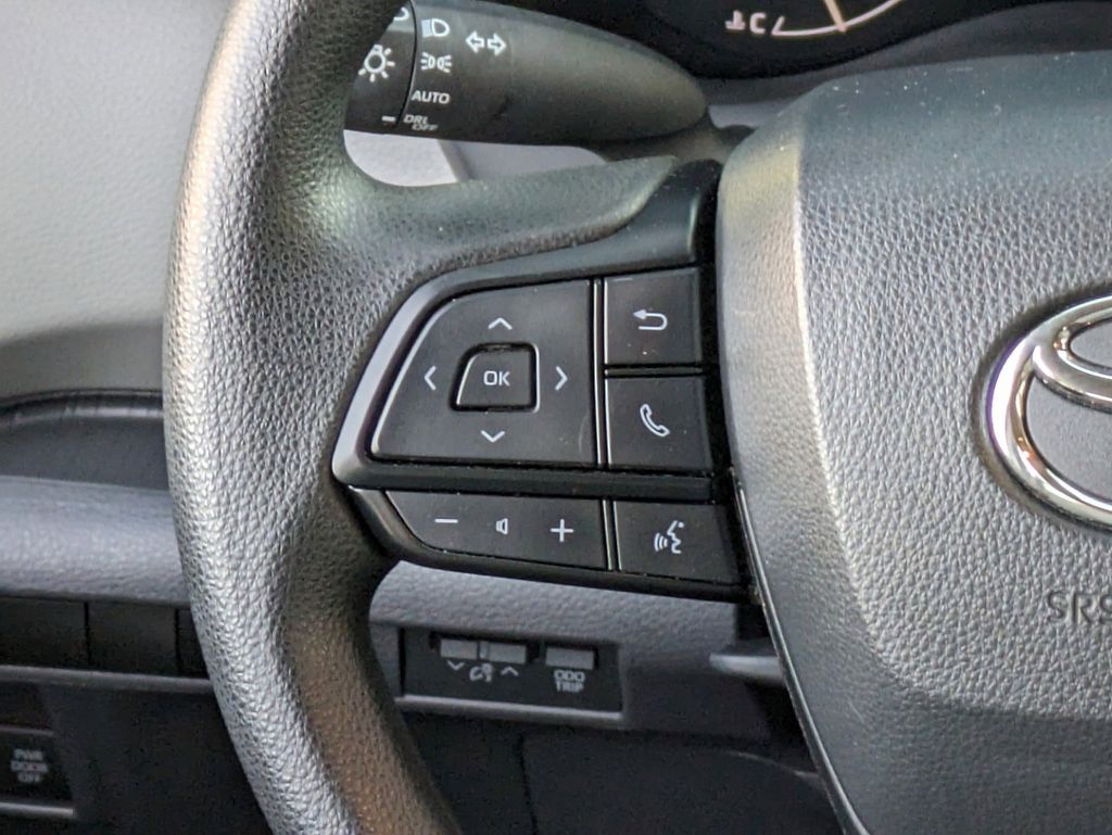 Thumbnail: 2022 Toyota Sienna - 23