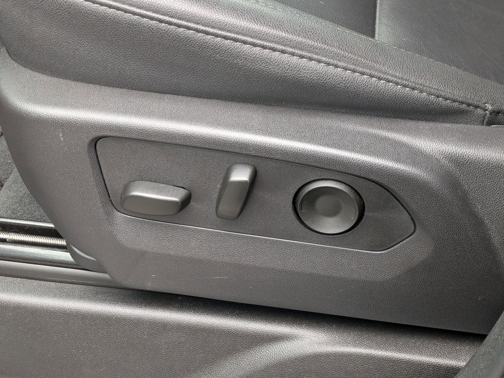 Thumbnail: 2025 Chevrolet Tahoe - 14