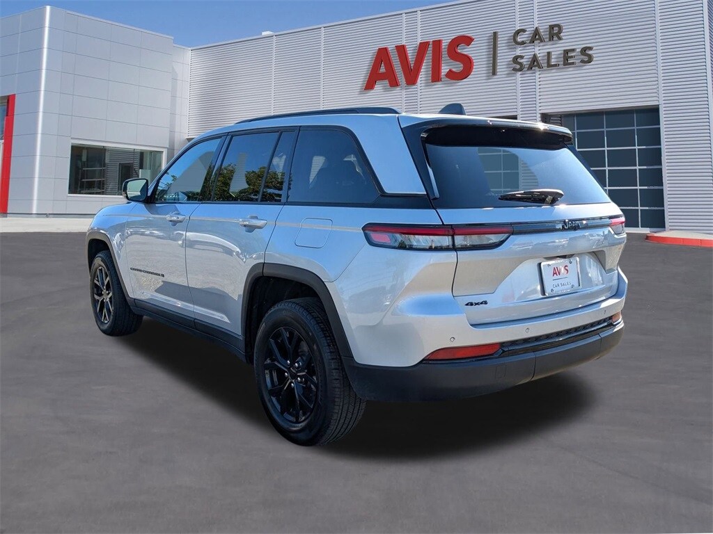 2024 Jeep Grand Cherokee Altitude photo 3