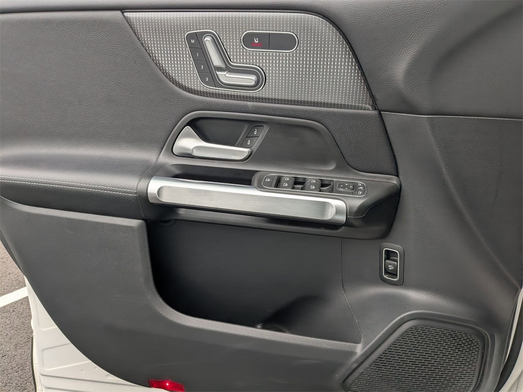 Thumbnail: 2023 Mercedes-Benz GLB - 13