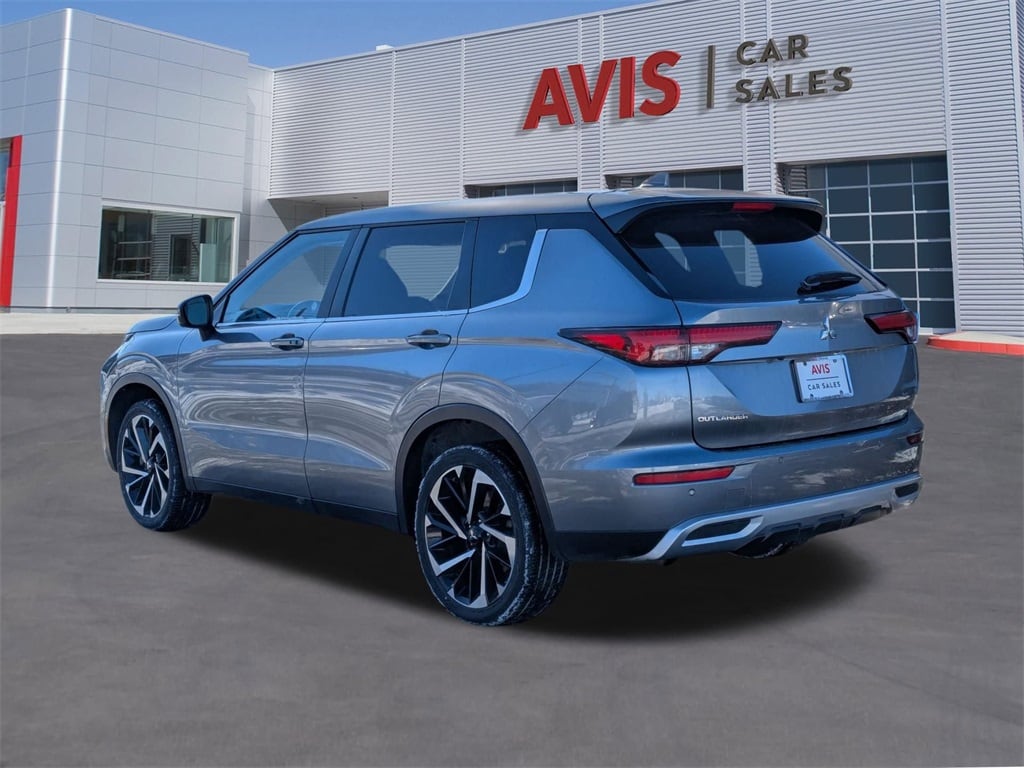 Thumbnail: 2024 Mitsubishi Outlander - 3