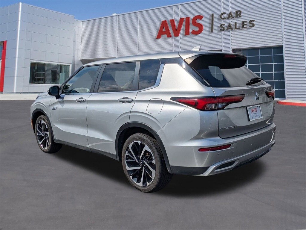 2023 Mitsubishi Outlander PHEV SE photo 3