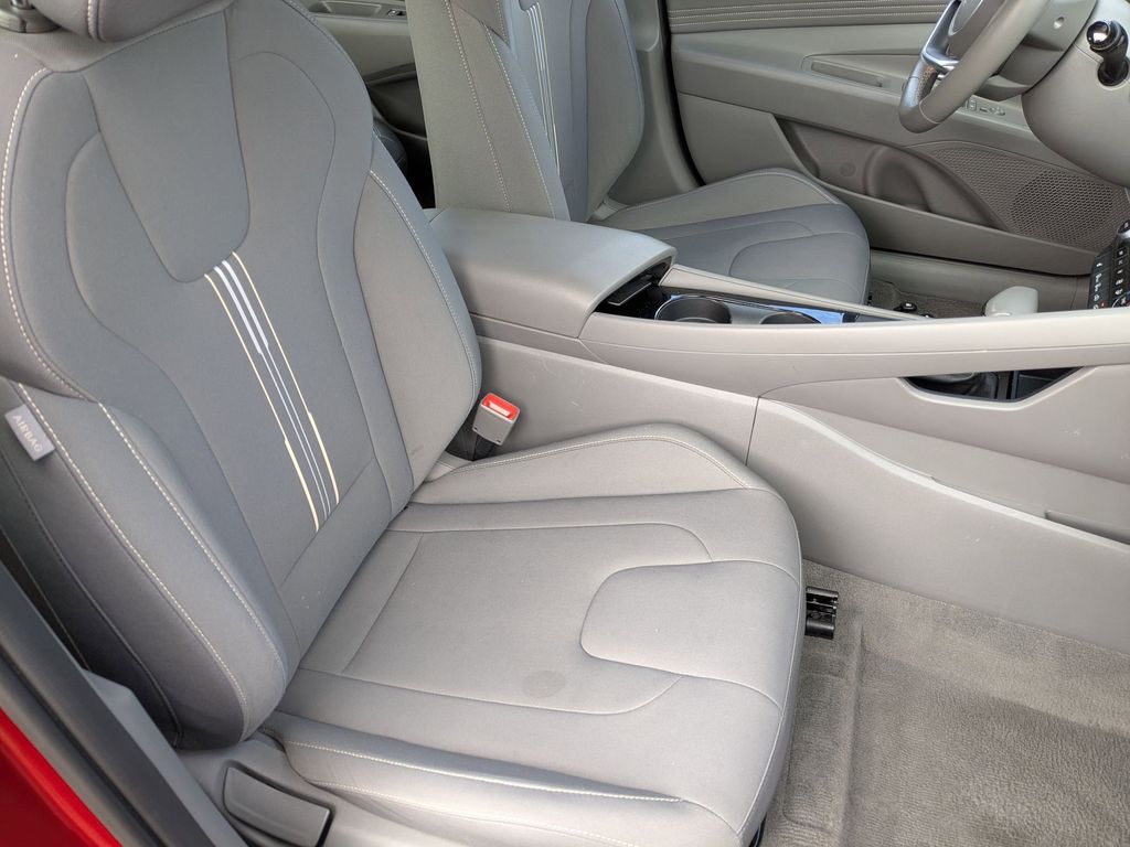 Thumbnail: 2025 Hyundai Elantra - 33