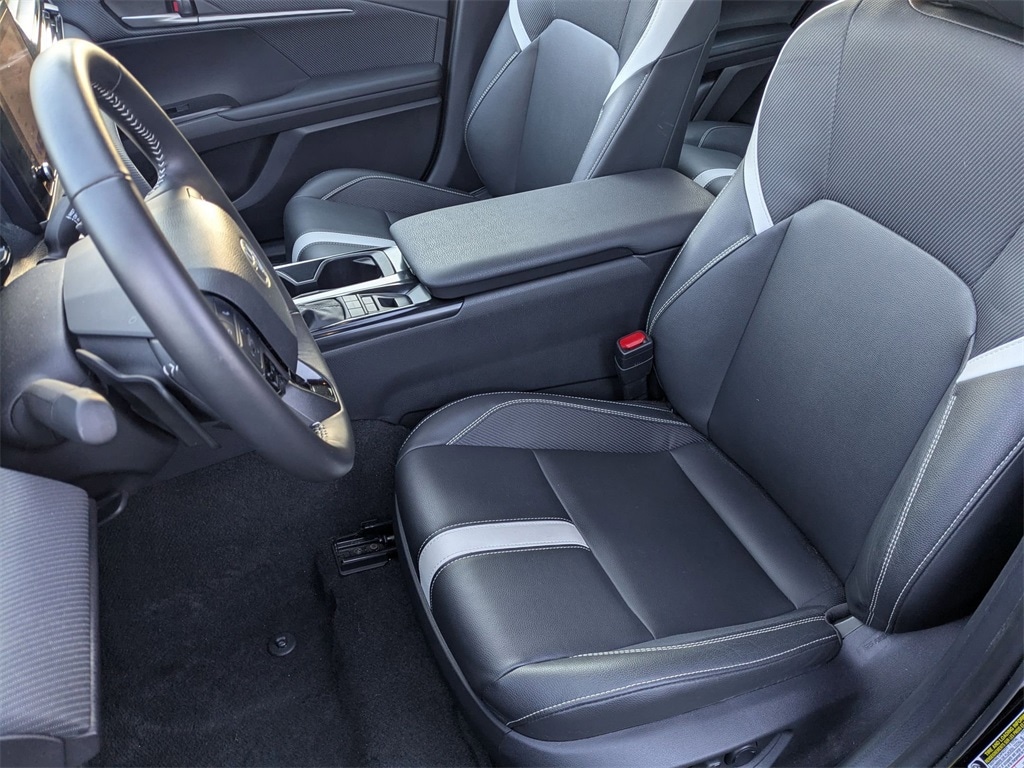 Thumbnail: 2025 Toyota Camry - 18