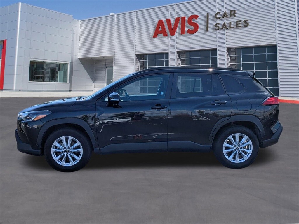 2024 Toyota Corolla Cross LE photo 2