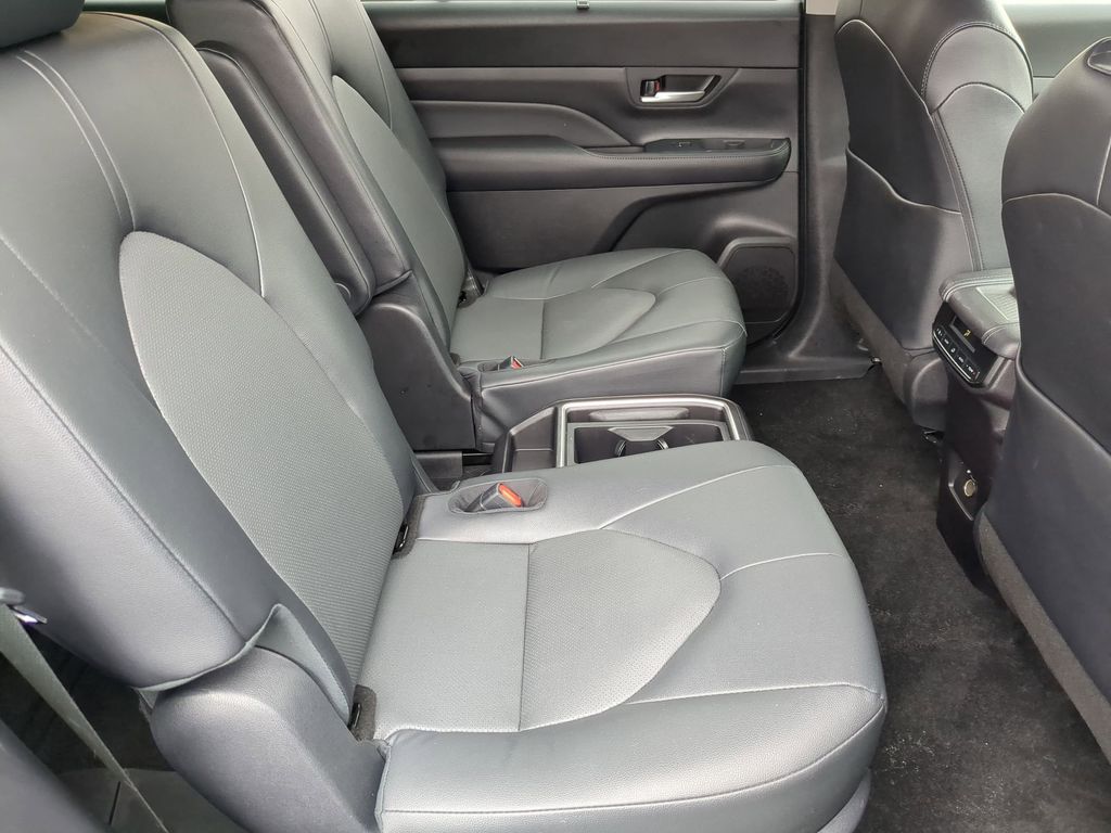 Thumbnail: 2025 Toyota Grand Highlander - 31