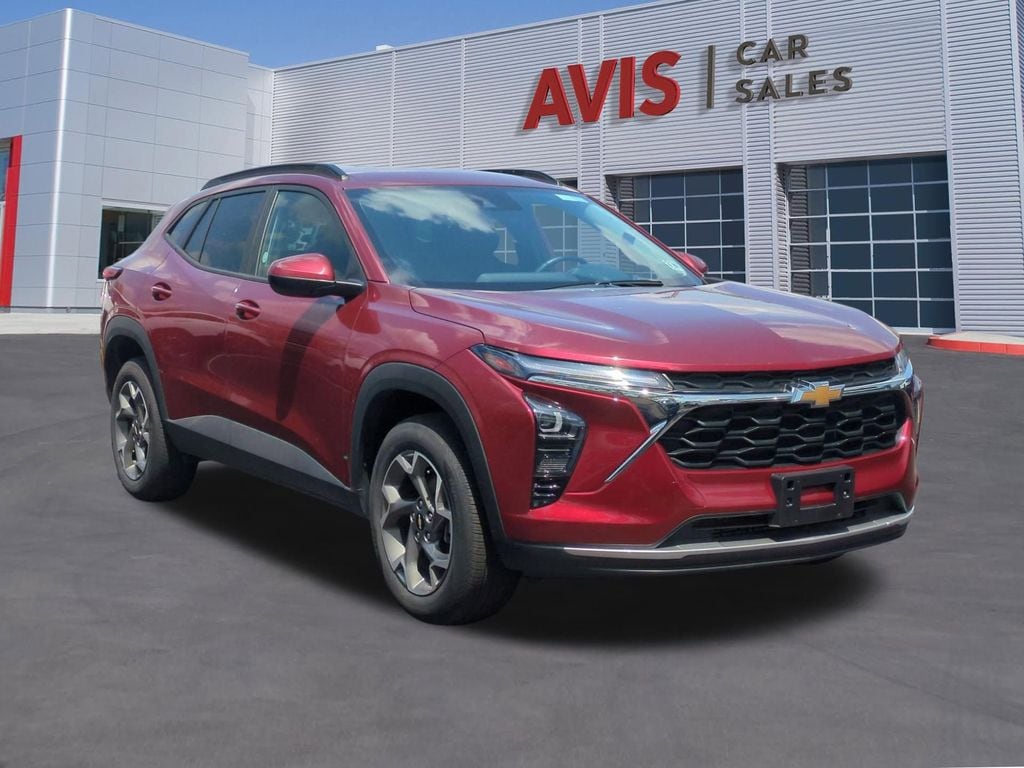 Thumbnail: 2025 Chevrolet Trax - 3