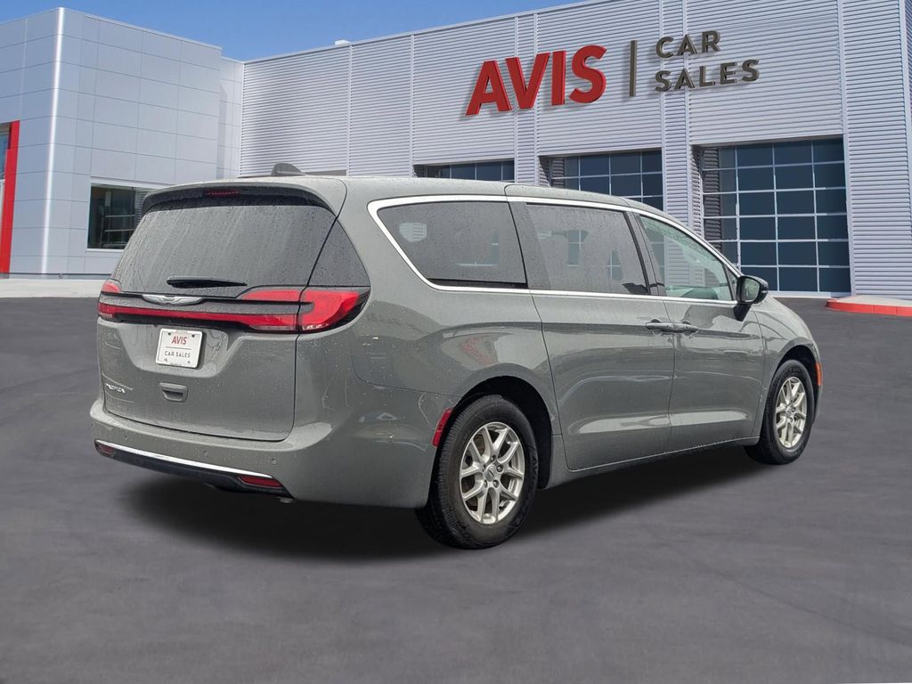 Thumbnail: 2025 Chrysler Pacifica - 6