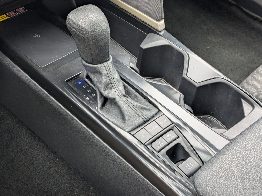 Thumbnail: 2025 Toyota Camry - 23