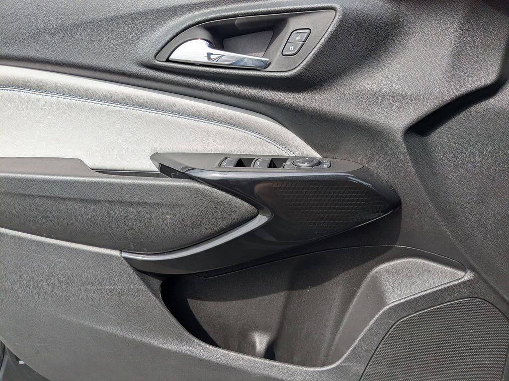 Thumbnail: 2025 Chevrolet Trax - 11