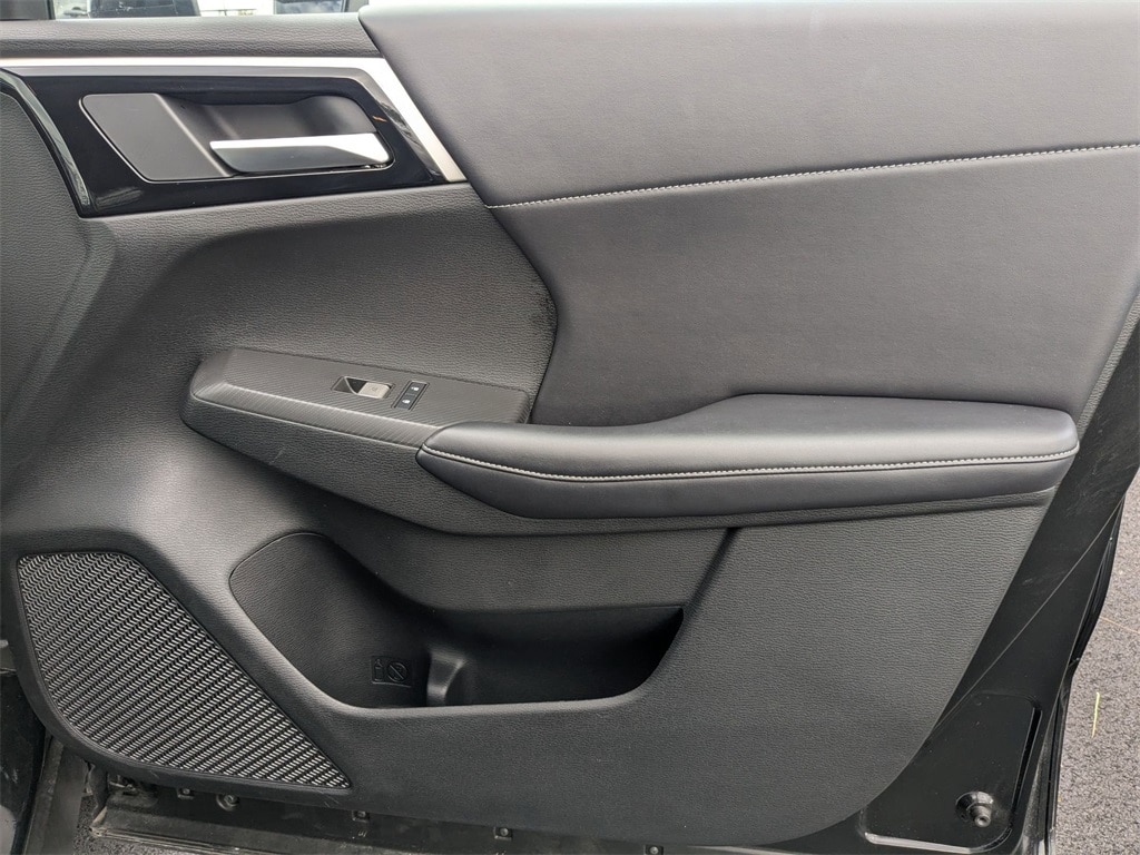 Thumbnail: 2024 Mitsubishi Outlander - 36