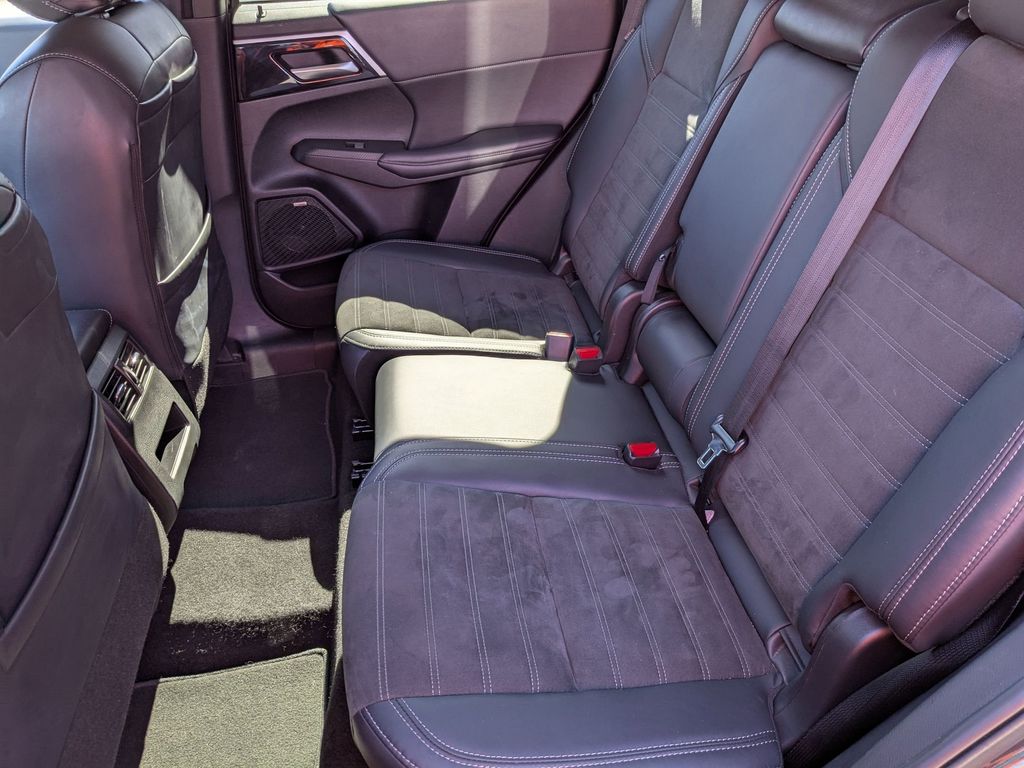 Thumbnail: 2025 Mitsubishi Outlander - 27