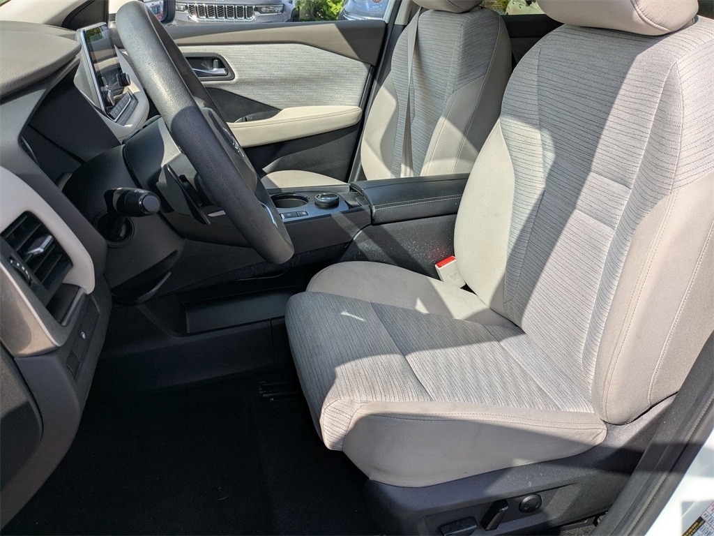 2023 Nissan Rogue SV 18