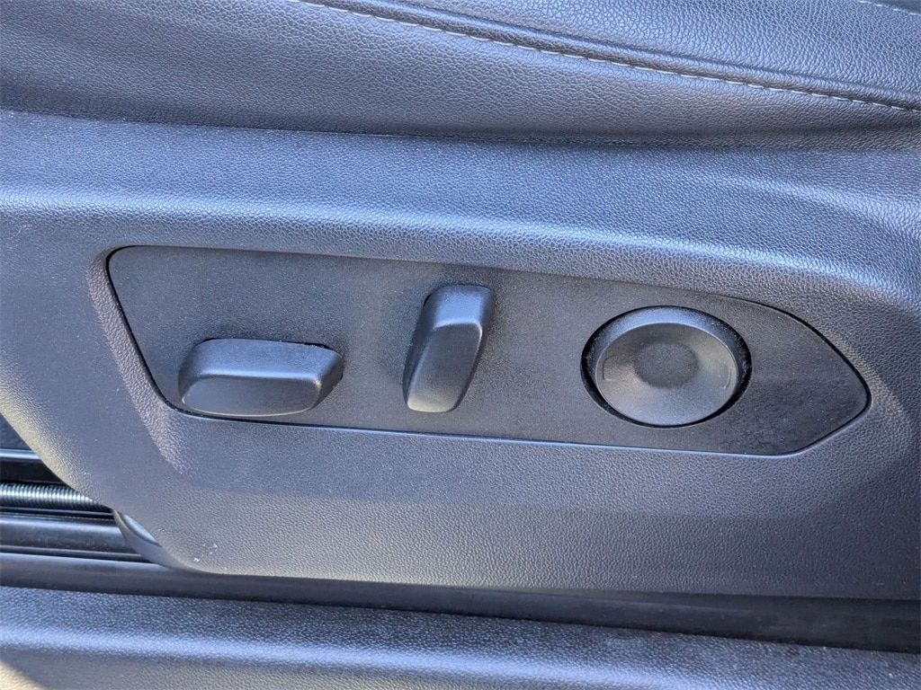 Thumbnail: 2025 Chevrolet Suburban - 16