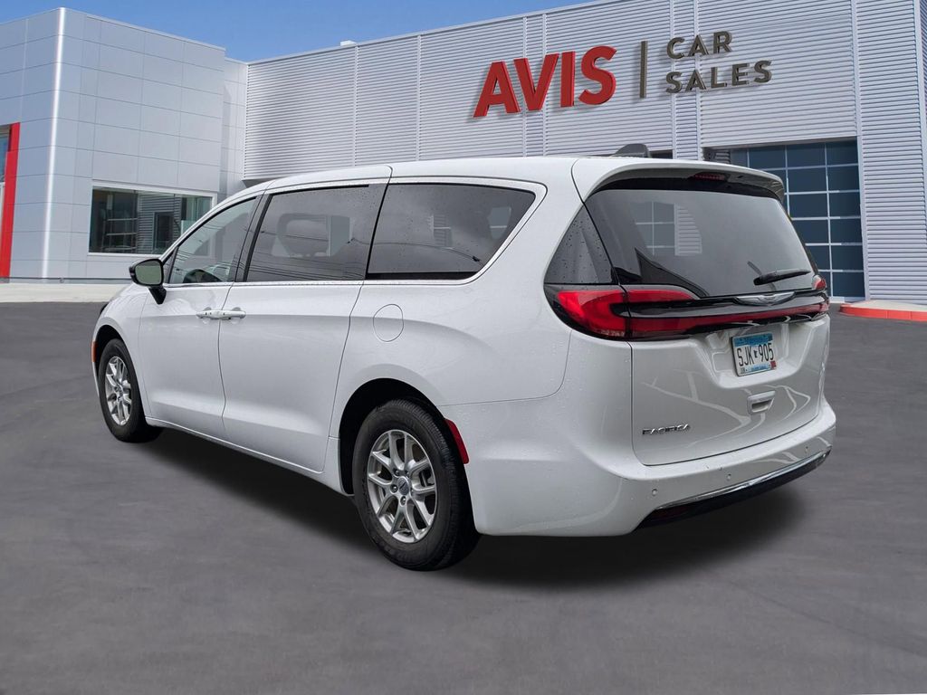 Thumbnail: 2025 Chrysler Pacifica - 9