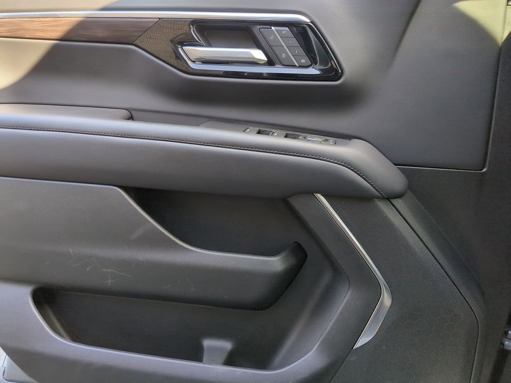 Thumbnail: 2025 Chevrolet Suburban - 11