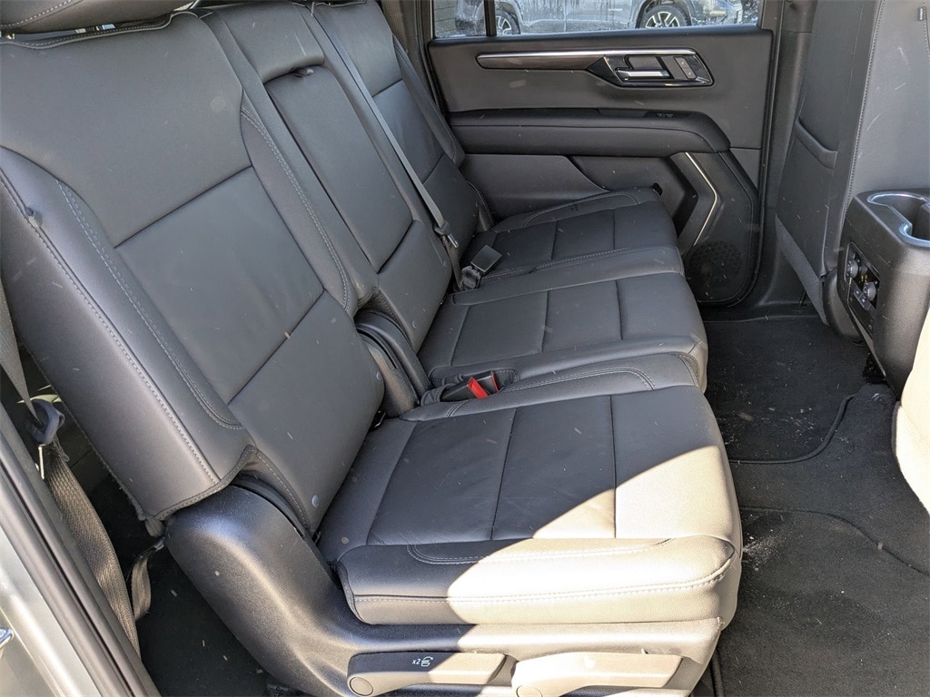 Thumbnail: 2025 Chevrolet Suburban - 38