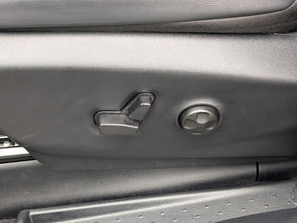 Thumbnail: 2025 Chrysler Pacifica - 14