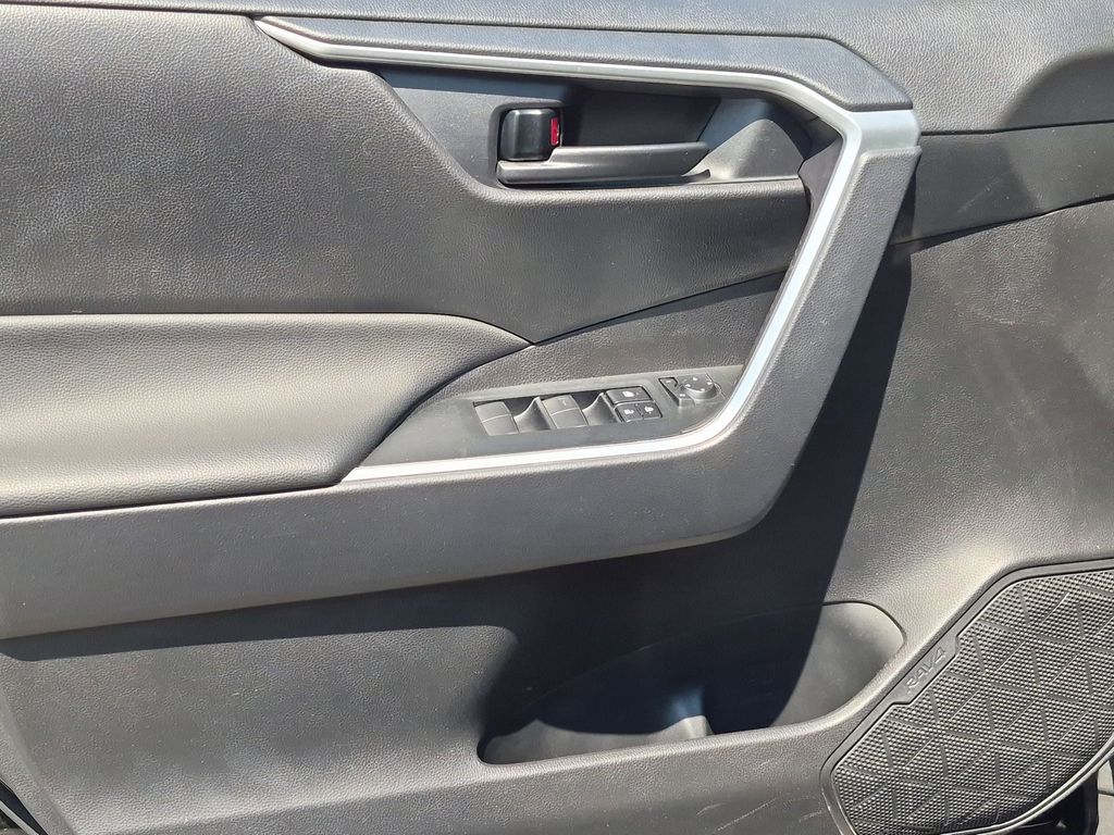 Thumbnail: 2025 Toyota RAV4 - 11