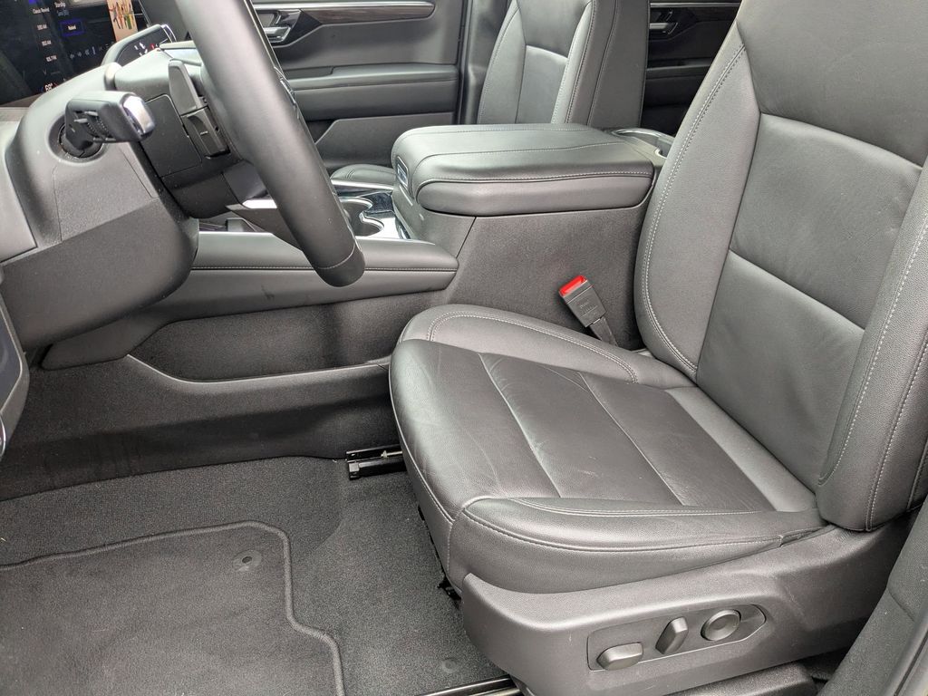 Thumbnail: 2025 Chevrolet Tahoe - 15