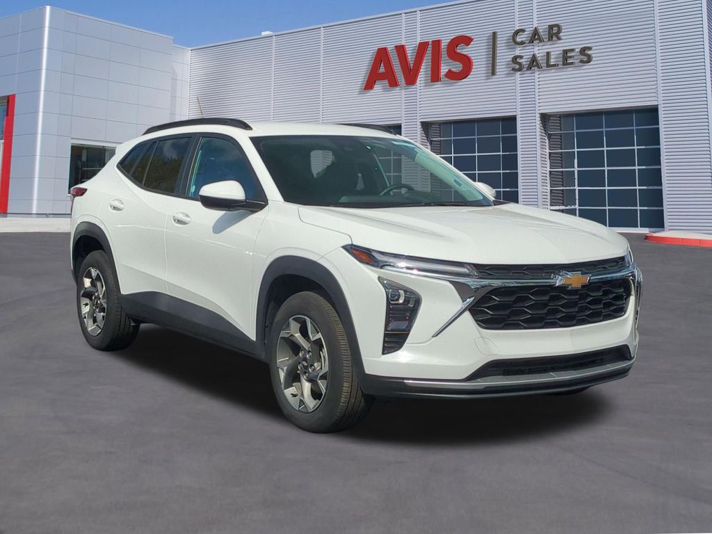 Thumbnail: 2025 Chevrolet Trax - 3