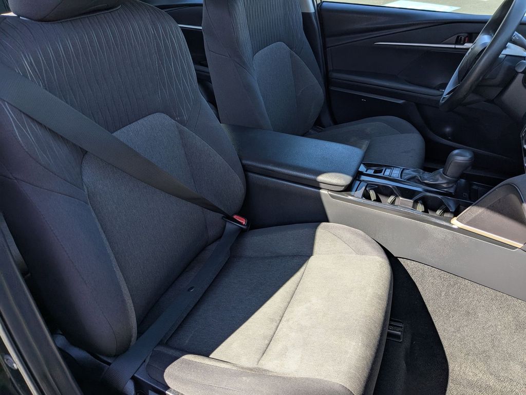 Thumbnail: 2025 Toyota Camry - 31