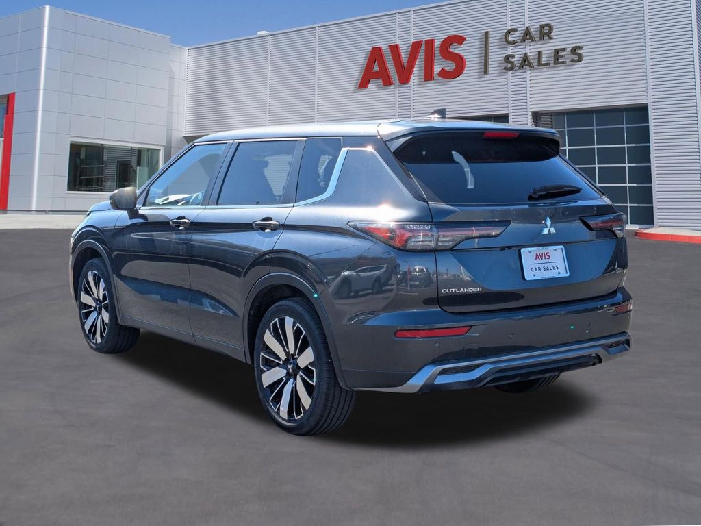 Thumbnail: 2025 Mitsubishi Outlander - 9