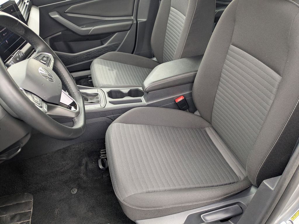 Thumbnail: 2025 Volkswagen Jetta - 14