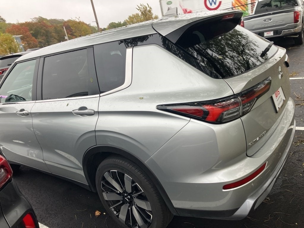 Thumbnail: 2025 Mitsubishi Outlander - 4