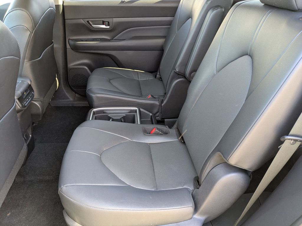 Thumbnail: 2025 Toyota Grand Highlander - 28