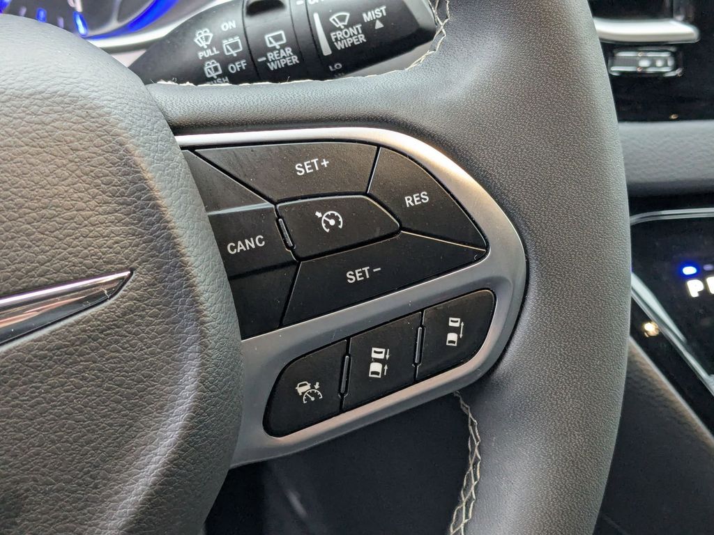 Thumbnail: 2025 Chrysler Pacifica - 19