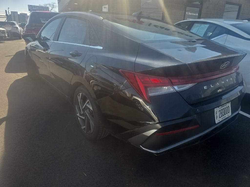 Certified 2025 Hyundai Elantra SEL Convenience Sedan