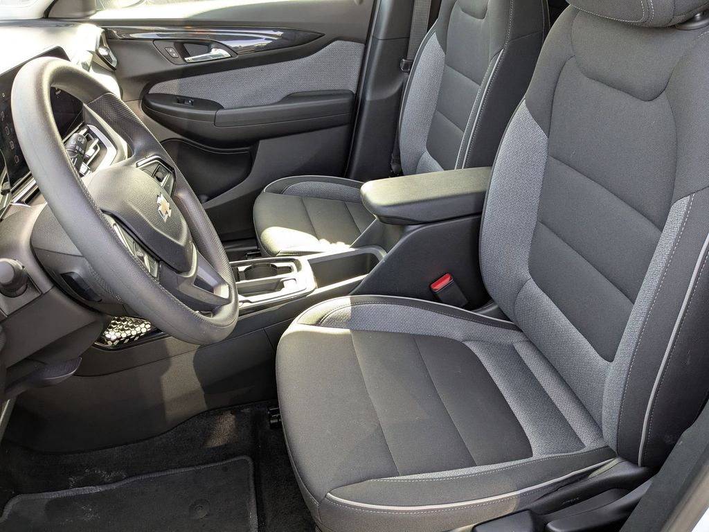 Thumbnail: 2025 Chevrolet TrailBlazer - 15