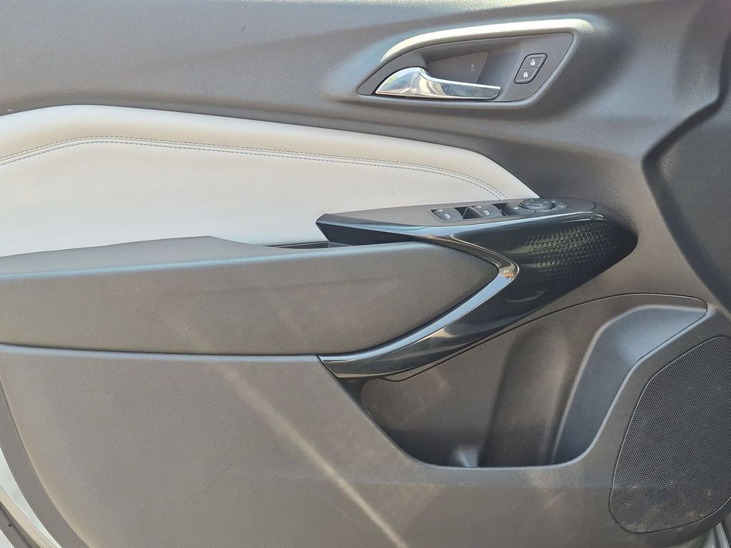 Thumbnail: 2025 Chevrolet Trax - 11