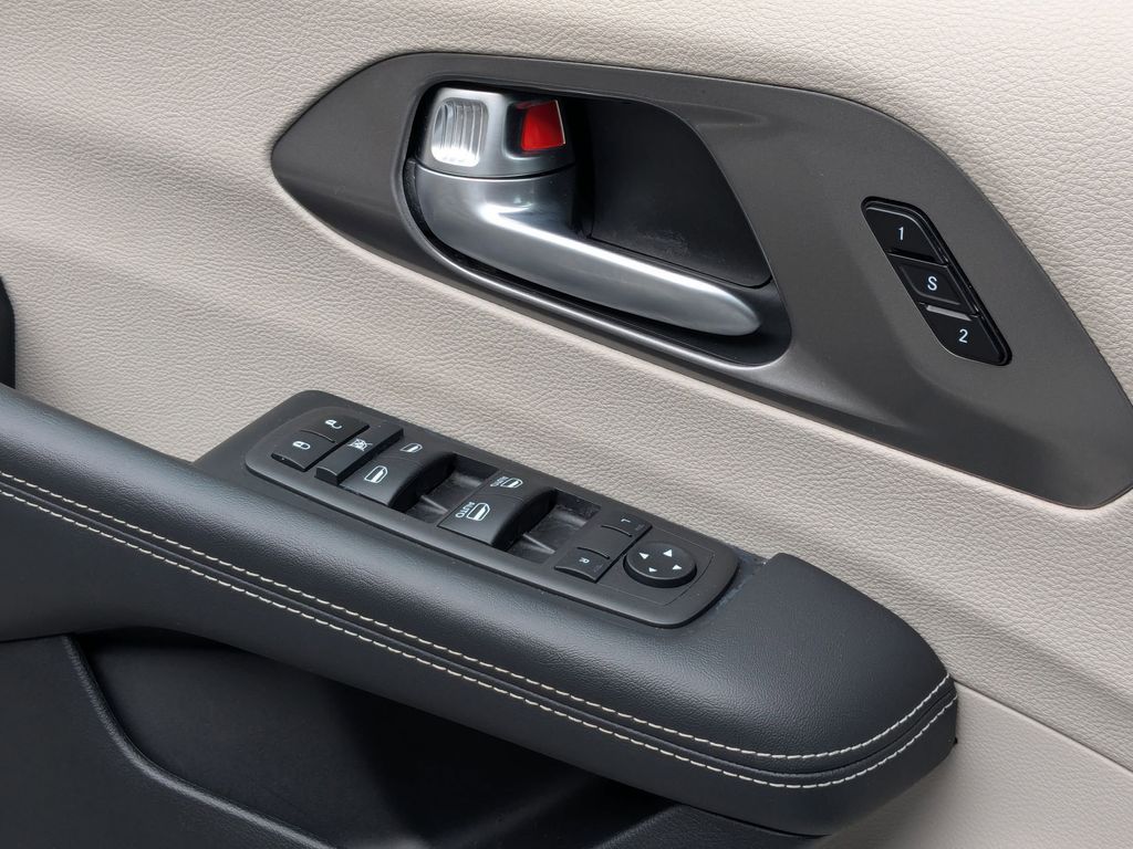 Thumbnail: 2024 Chrysler Pacifica - 13