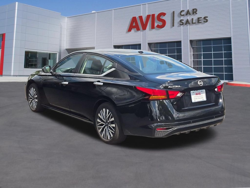2025 Nissan Altima SV - Photo 9