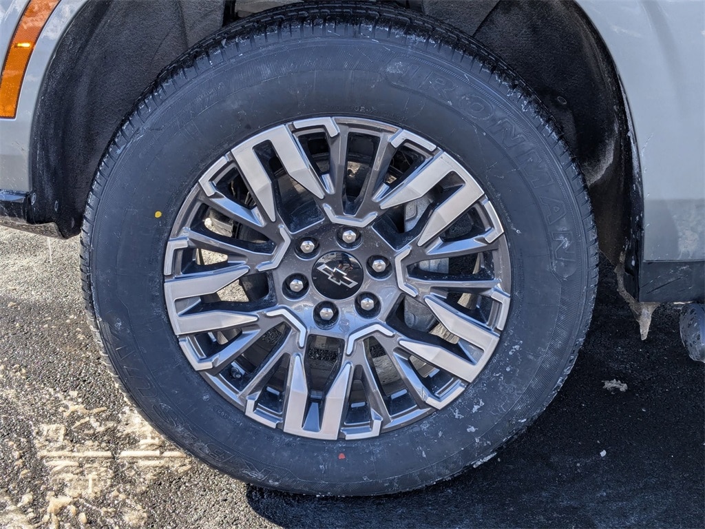 Thumbnail: 2025 Chevrolet Suburban - 11