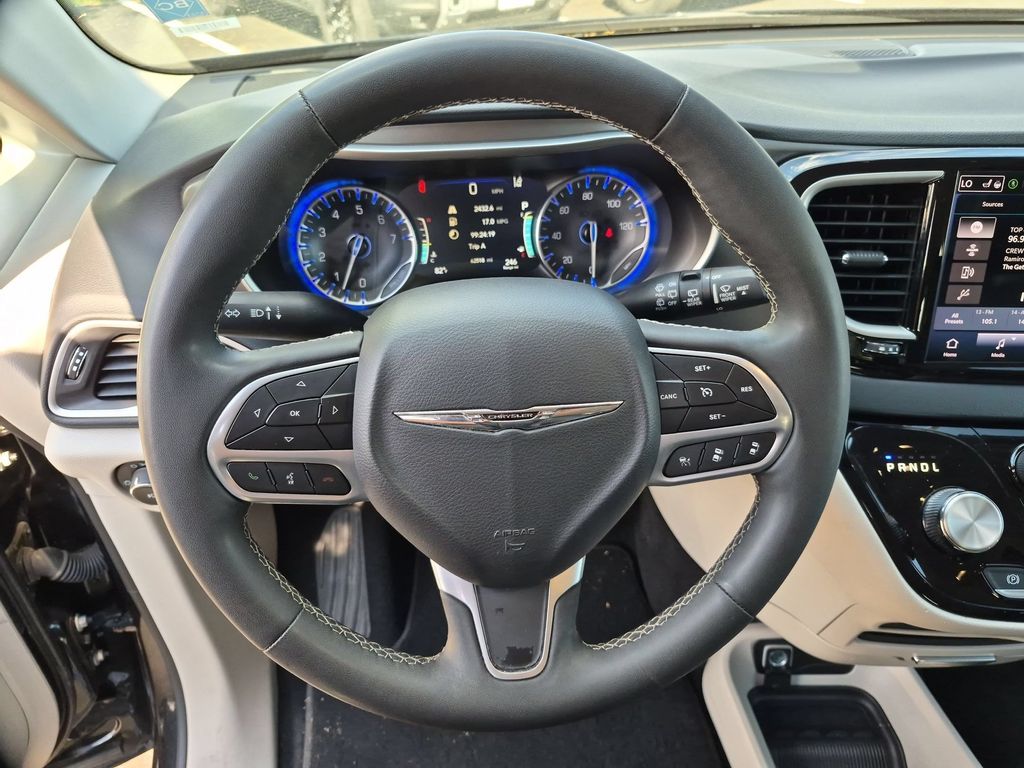 Thumbnail: 2023 Chrysler Pacifica - 22