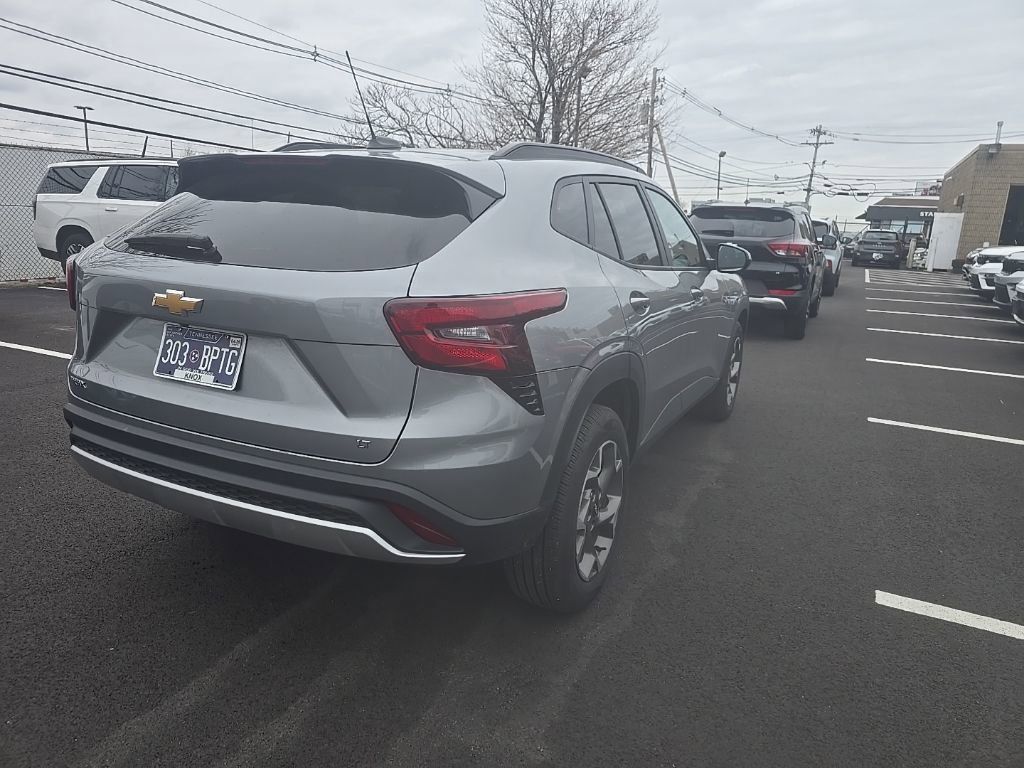 Thumbnail: 2025 Chevrolet Trax - 4