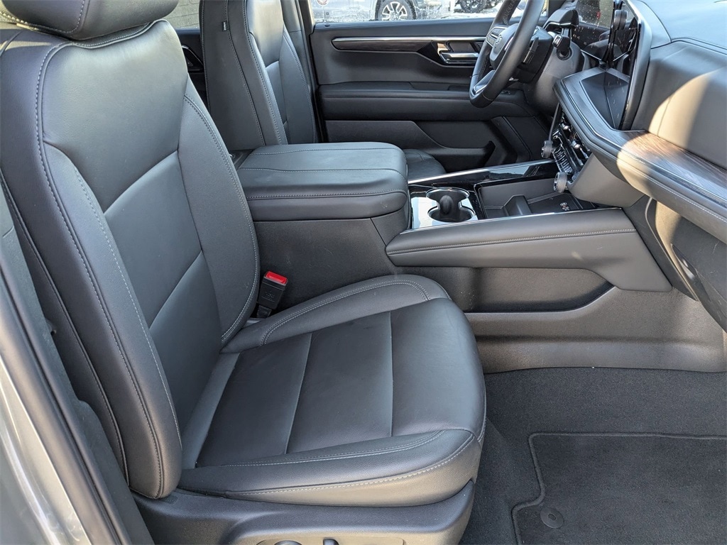 Thumbnail: 2025 Chevrolet Suburban - 41