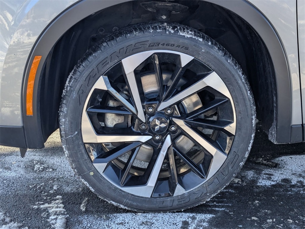 Thumbnail: 2024 Mitsubishi Outlander - 11