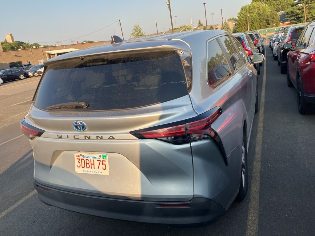 Thumbnail: 2022 Toyota Sienna - 3