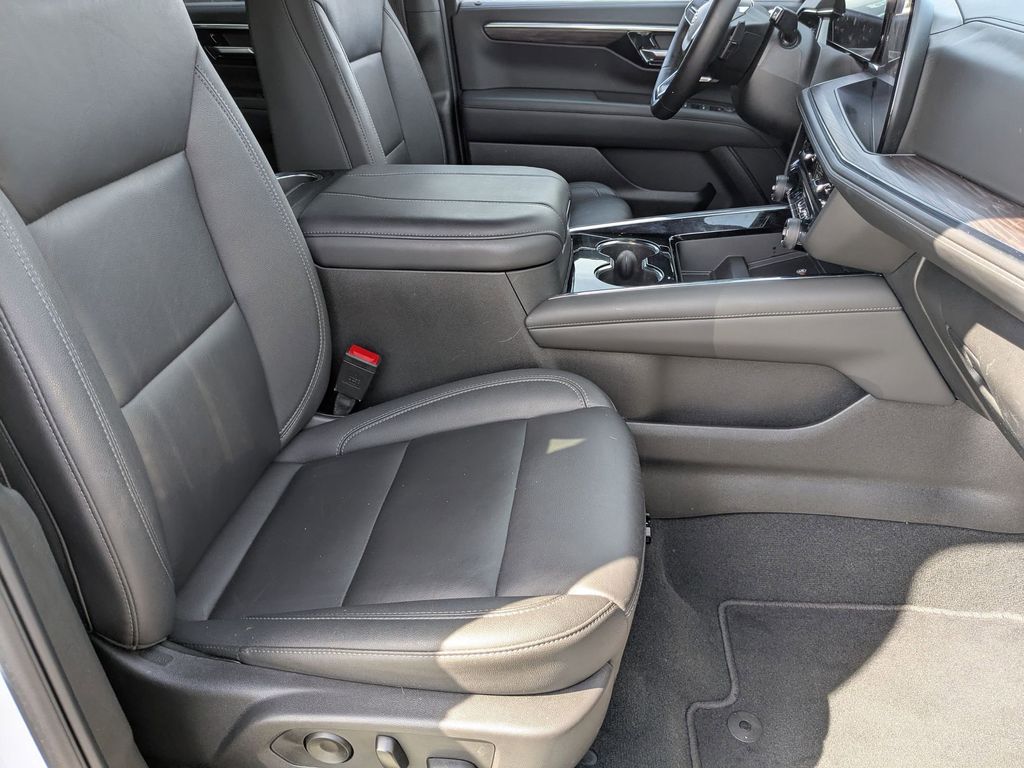 Thumbnail: 2025 Chevrolet Tahoe - 34