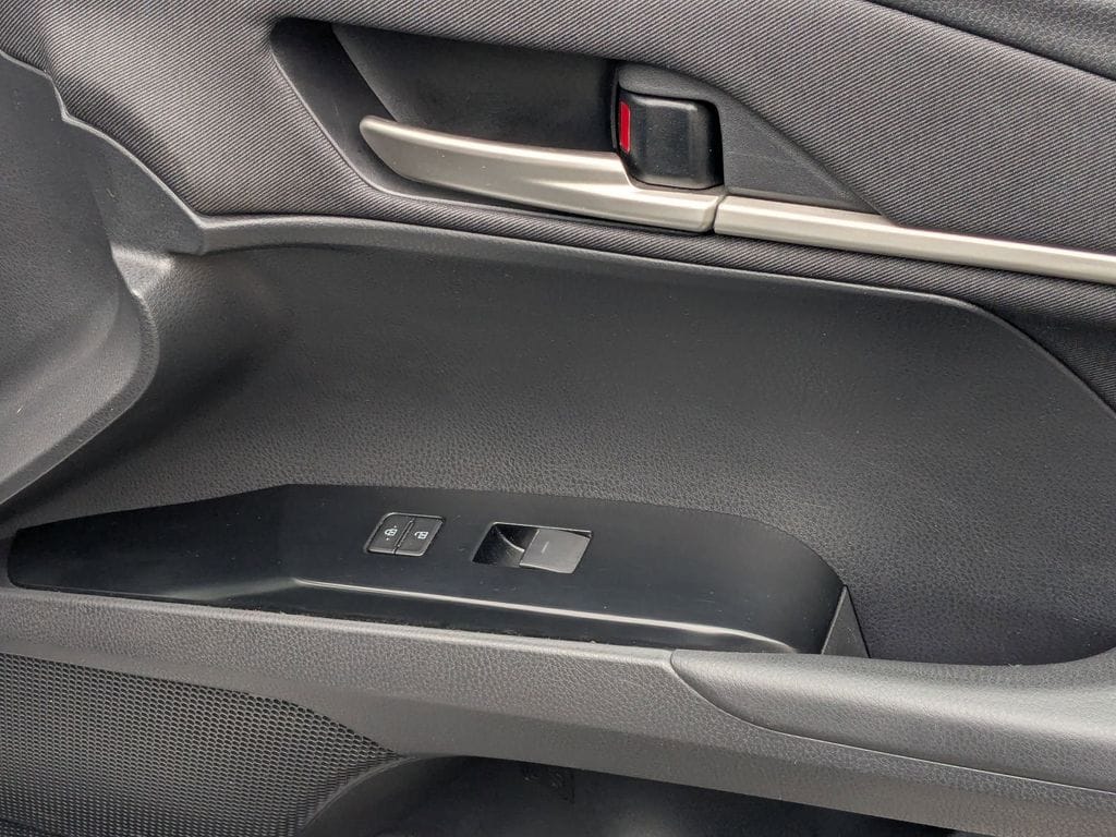 Thumbnail: 2025 Toyota Camry - 31