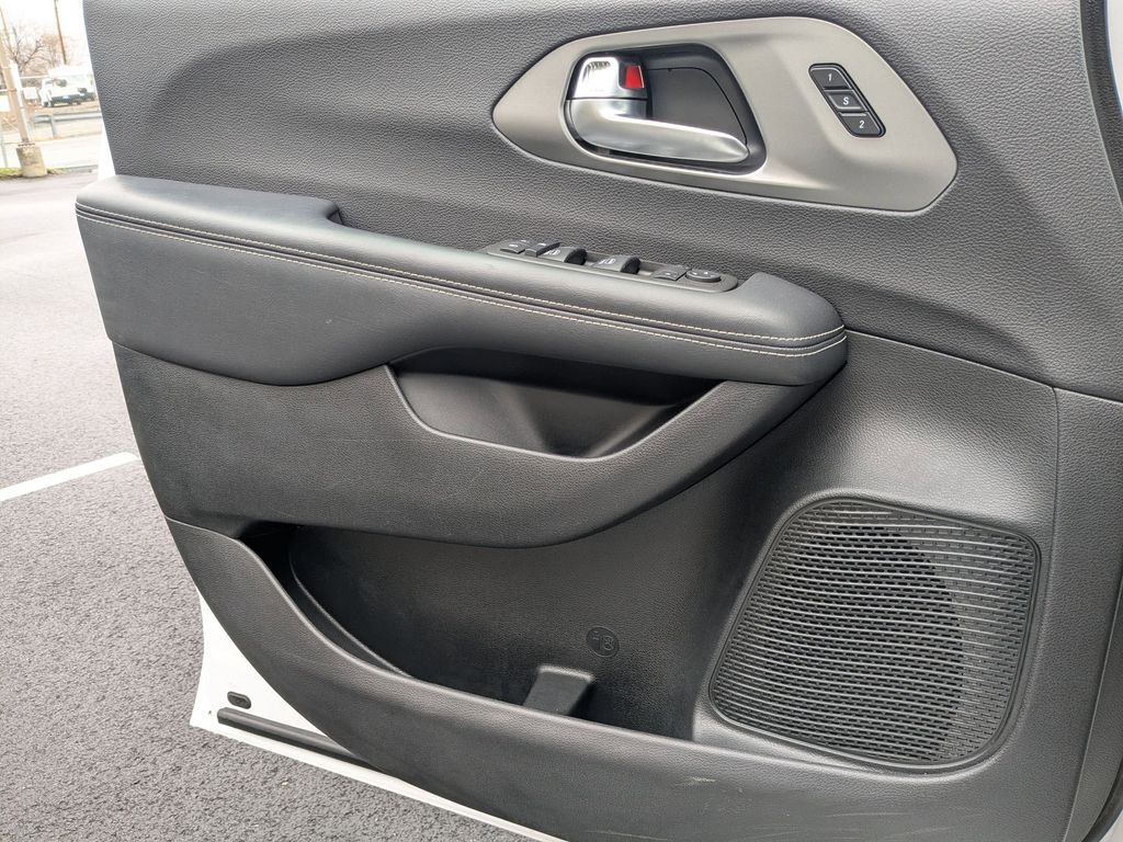 Thumbnail: 2025 Chrysler Pacifica - 11