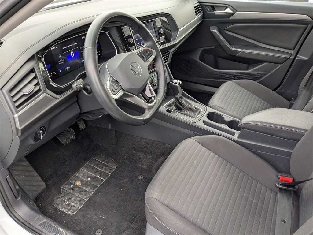 Thumbnail: 2024 Volkswagen Jetta - 16