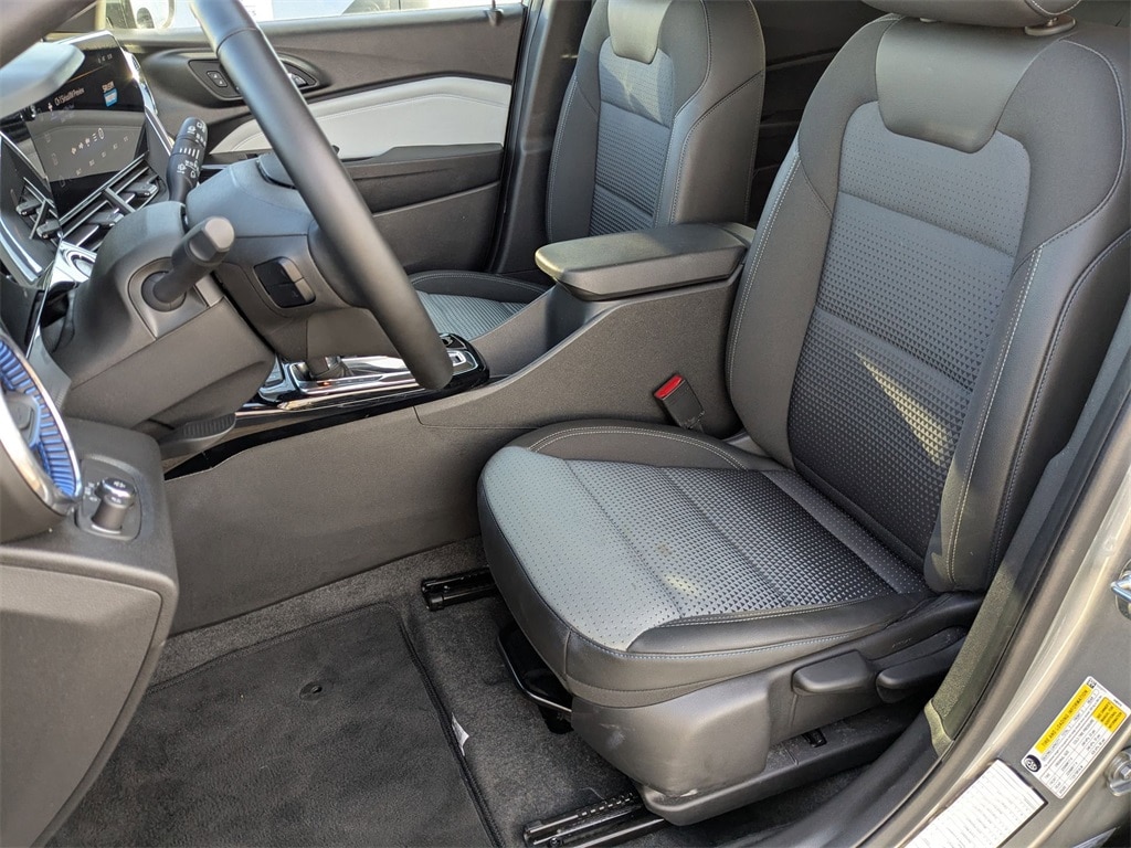 Thumbnail: 2025 Chevrolet Trax - 17